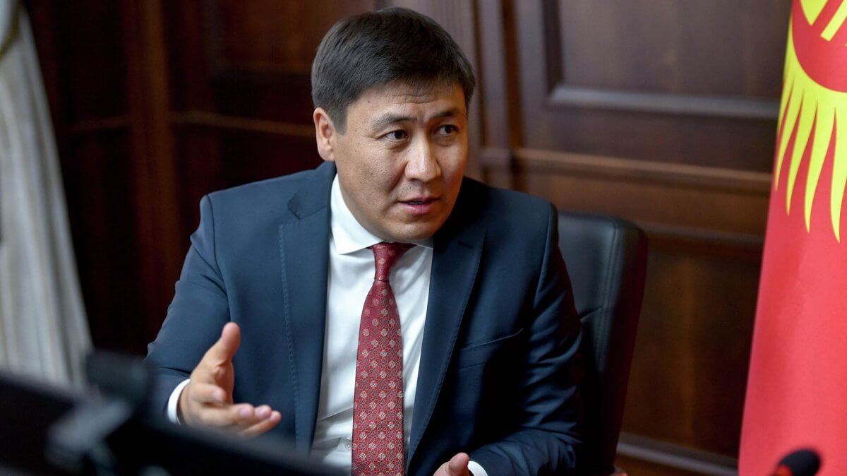Қырғызстан білім министрі 110 мың доллор пара алды деген күдікке ілінді