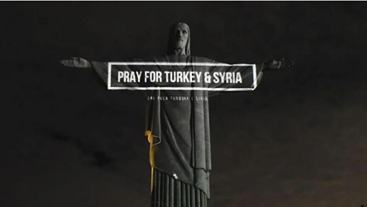 Рио-де-Жанейродағы Иса мәсіхтің әйгілі ескерткіші Түркия және Сирия туларымен әрленді - видео