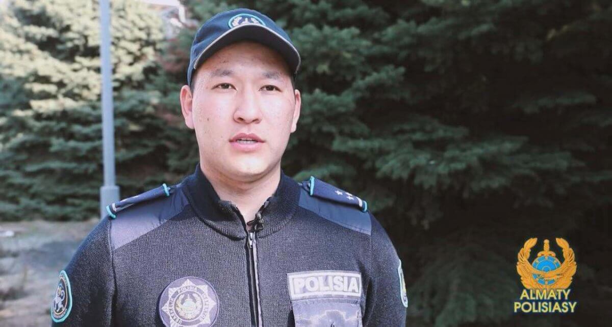 Алматылық полицей кішкентай қызды ажал аузынан аман алып қалды