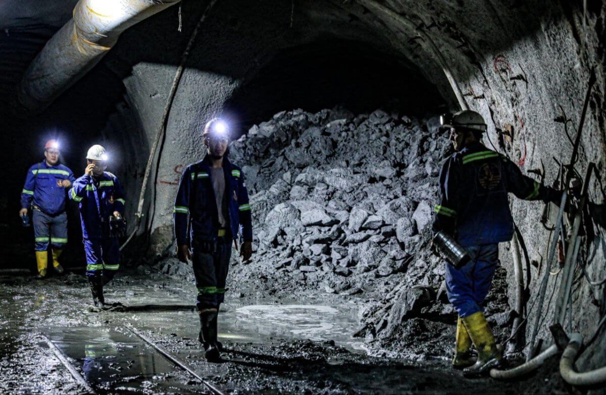 Хромтауда жалақы өсіруді талап еткен 70 шахтер шахтаға түспей қойды