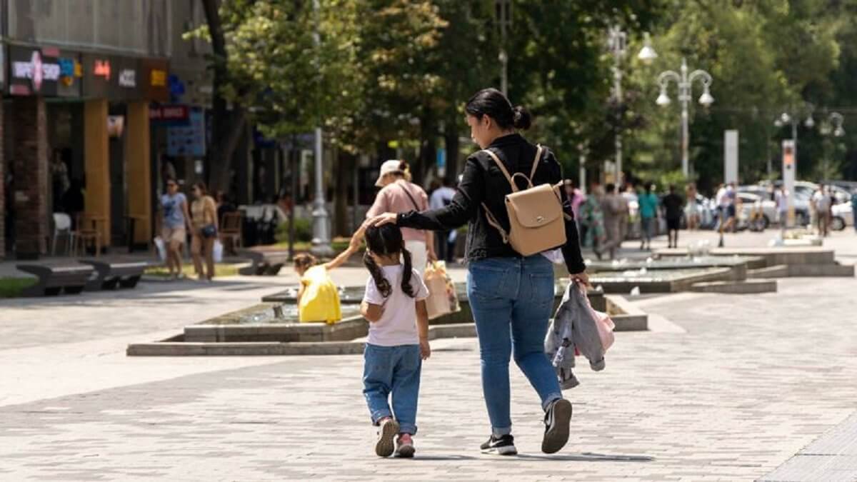 Пәтері мен көлігі жоқ ата-аналардың балаларын тартып алады-мыс – фейк