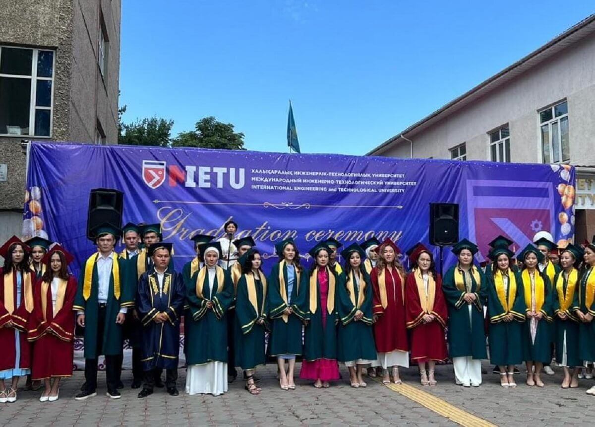 Халықаралық инженерлік-технологиялық университетінің 700 студенті диплом алды