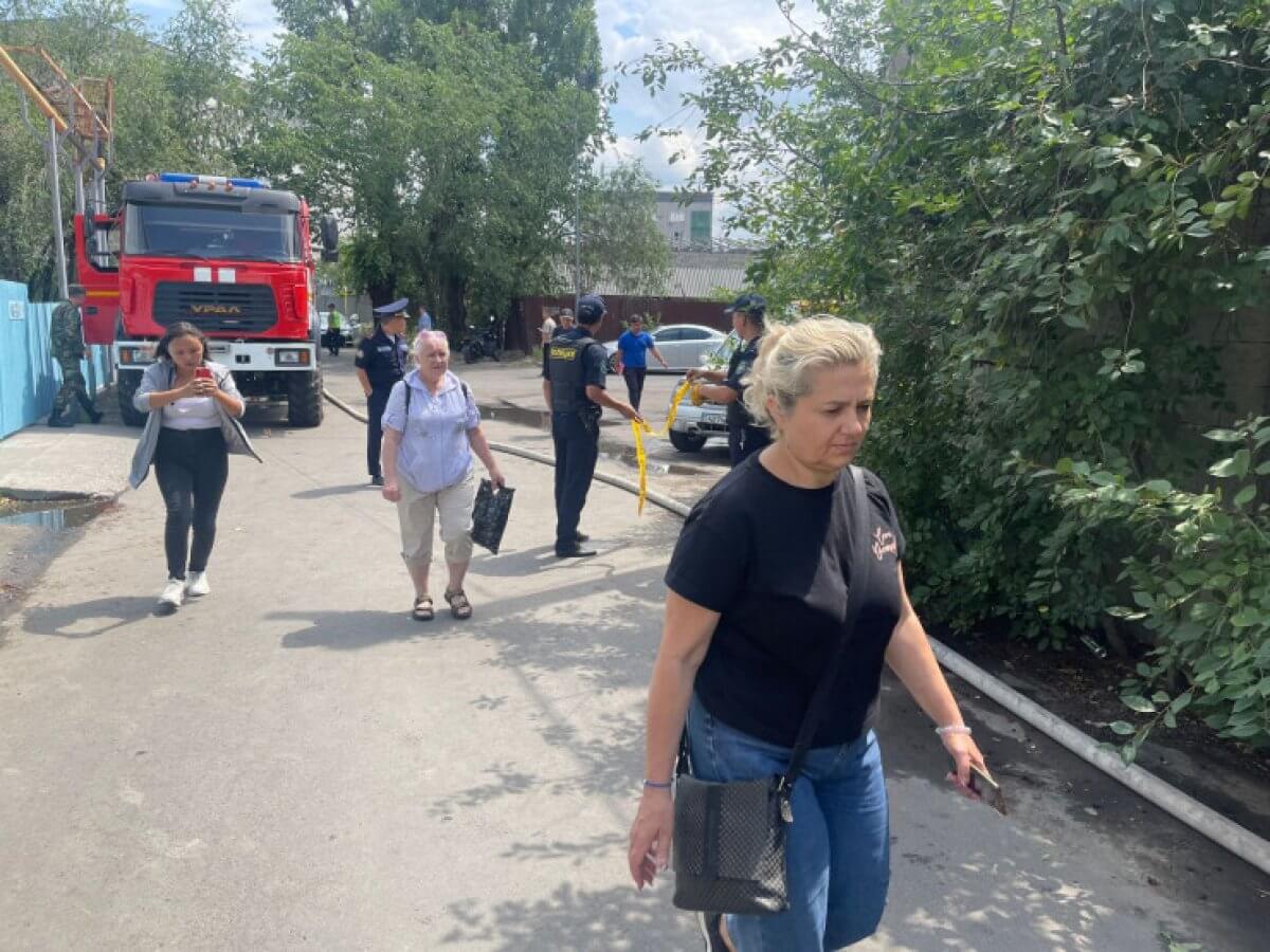 Алматыда бес адамды атып өлтірген Игорь Дужновтың үйін полиция қоршауға алды