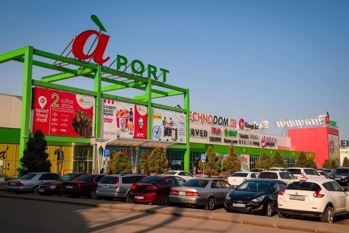 Алматы жанындағы «Aport Mall» сауда орталығының аумағынан адамдар эвакуациялануда