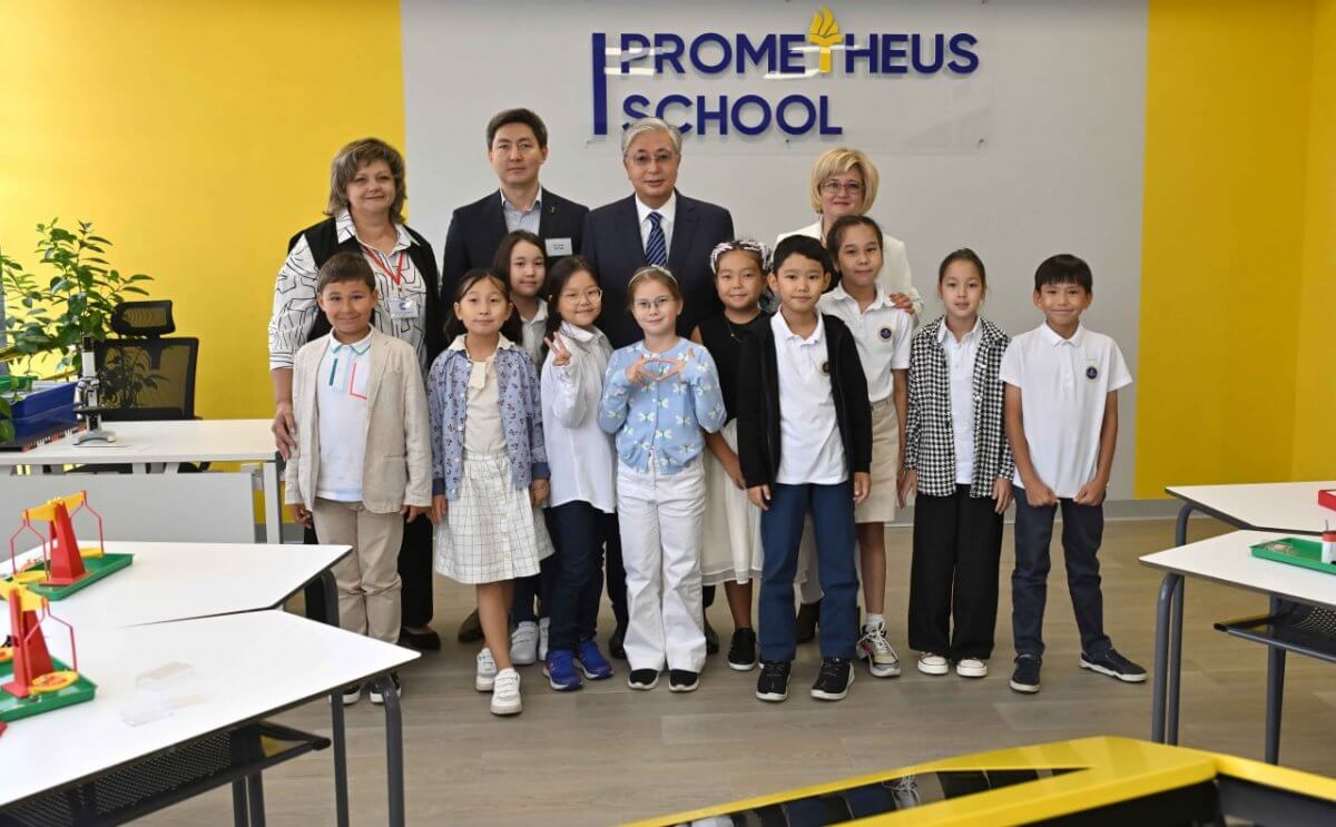Мемлекет басшысы 5,2 млрд теңгеге салынған Prometheus school мектебіне барды