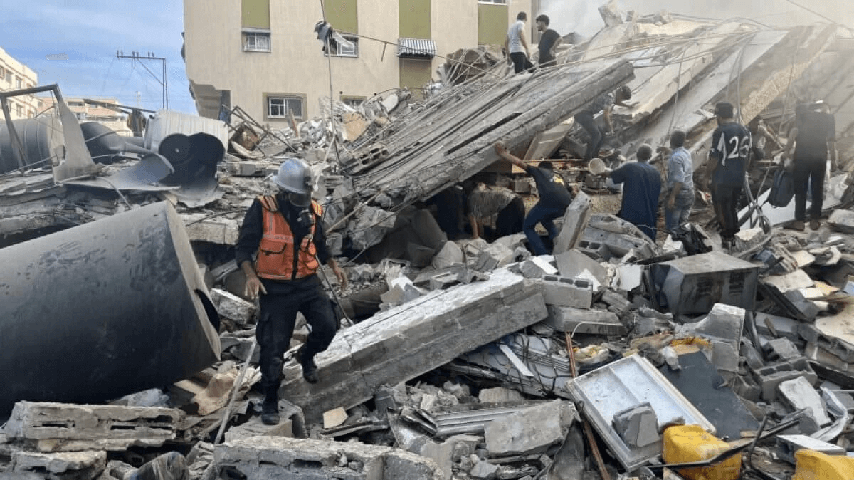 Газа секторындағы аурухана бомбаланды: 800 адам қайтыс болды
