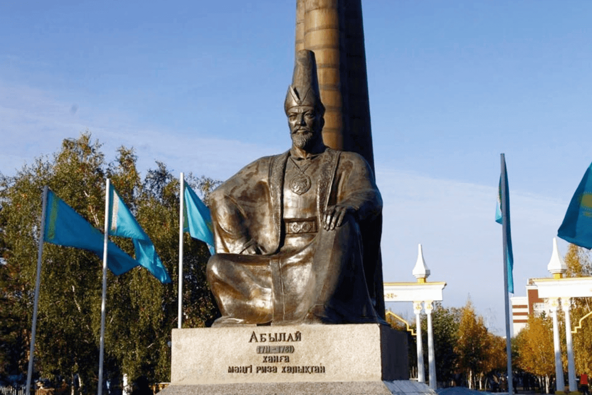 Қазақ тарихы: Абылай хан монументі қашан бой көтереді