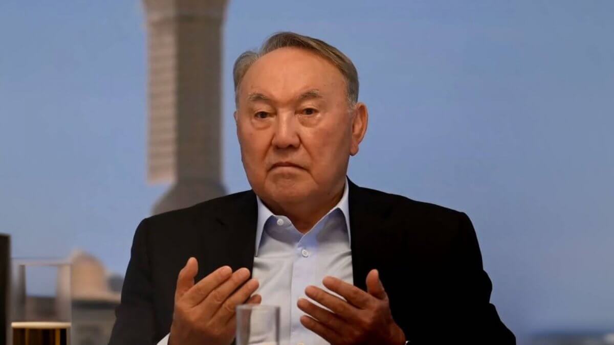 Назарбаев Астанадағы үлкен мешітте інісінің жеті күндік асын берді