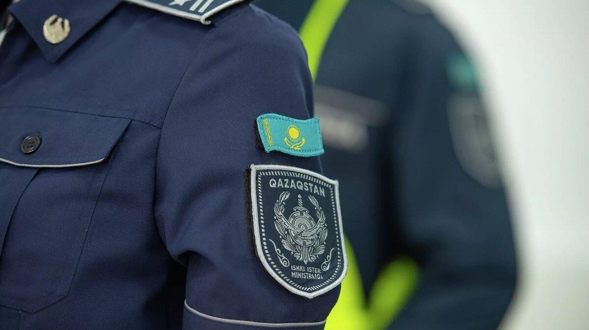 Ішкі істер министрі Алматыда екі полицейдің 14 жасар жасөспірімді зорлады деген күдікке ілінгенін растады