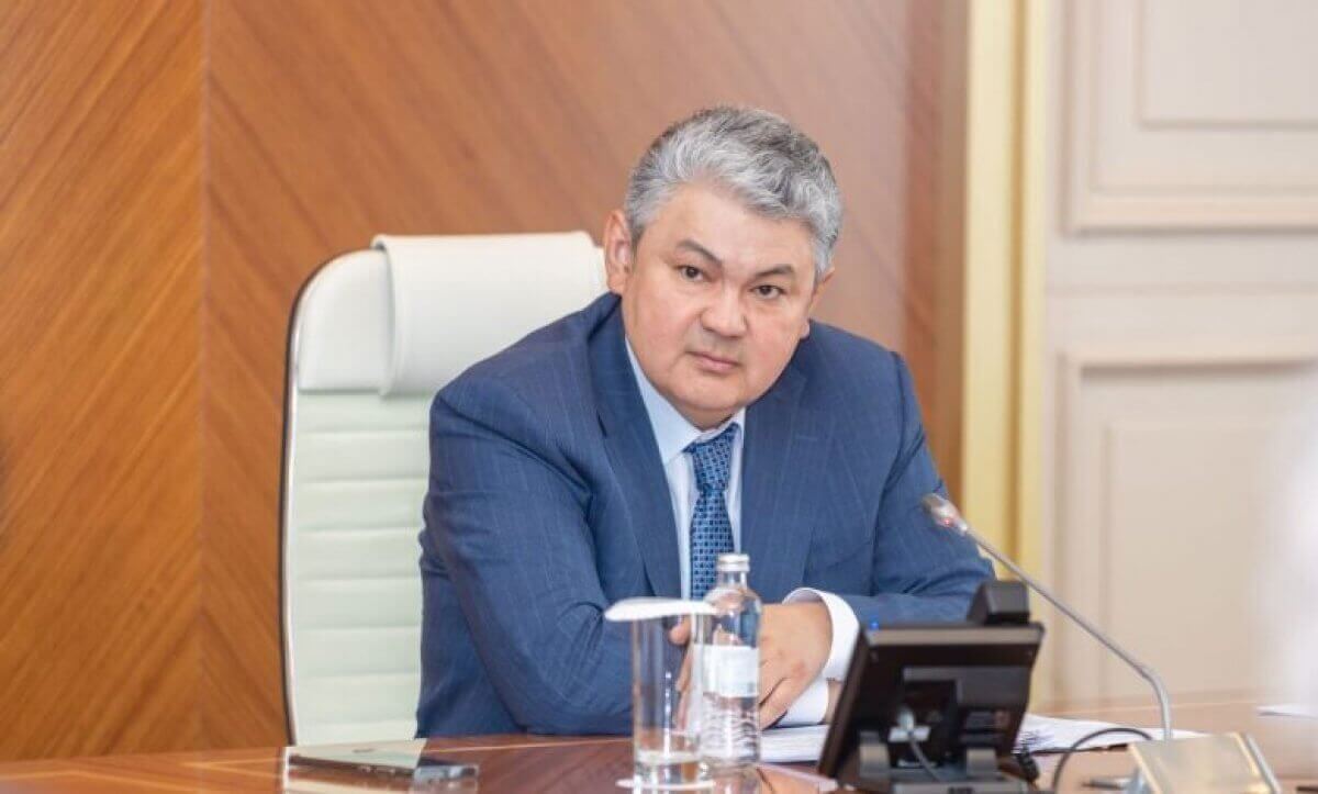 «Ресей ауылдарын асырап отырмыз»: ШҚО әкімі отырысқа томат пастасын алып келді