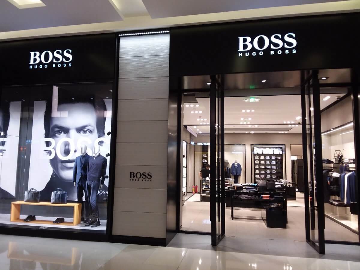 «HUGO BOSS» брендін заңсыз пайдаланған кәсіпкер айыппұл арқалады