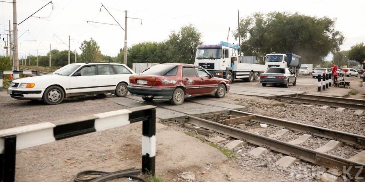 Темір жол өткелі жабылды: Шамалған стансасы маңында қозғалыс өзгереді