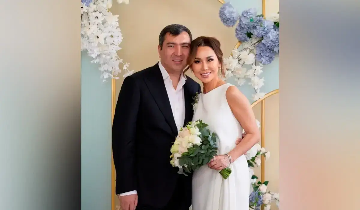 Динара Сәтжан күйеуін көрсетіп, өз тегінен бас тартты