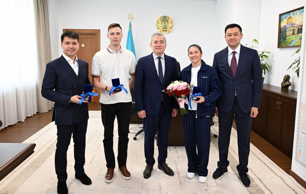 Алматыда Олимпиада жүлдегерлері жаңа пәтердің кілтін алды