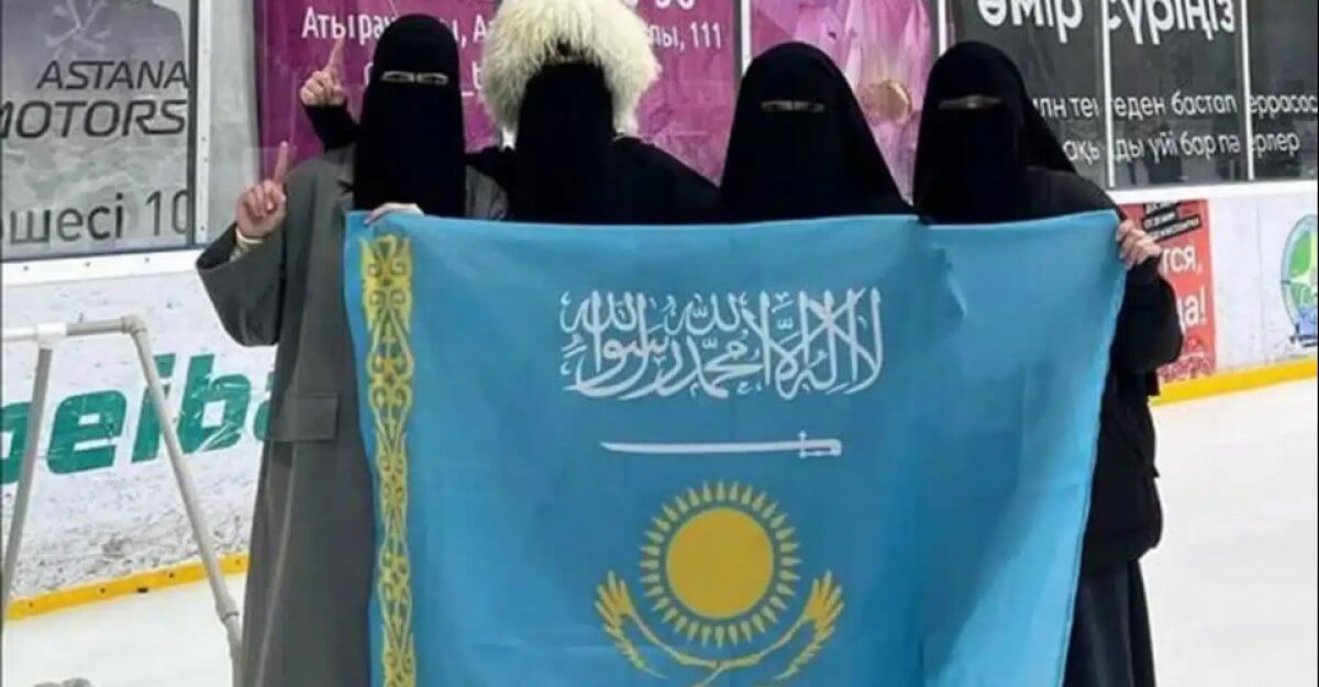 Көк туды қорлаған Атыраудағы 4 қыздың аналары жазаланды