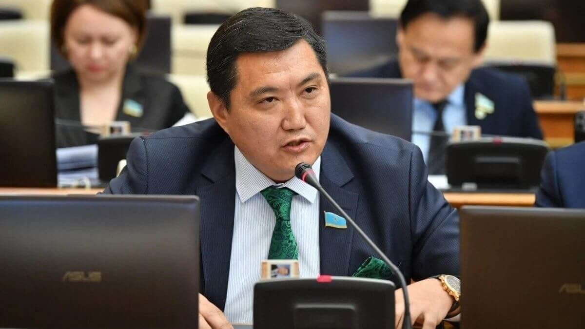 Медициналық ұйымдардың артында «көкелер мен жәкелер» отыр – Бақытжан Базарбек