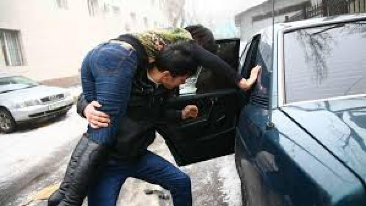 Алматыда қыз алып қашқан көлік апатқа ұшырады