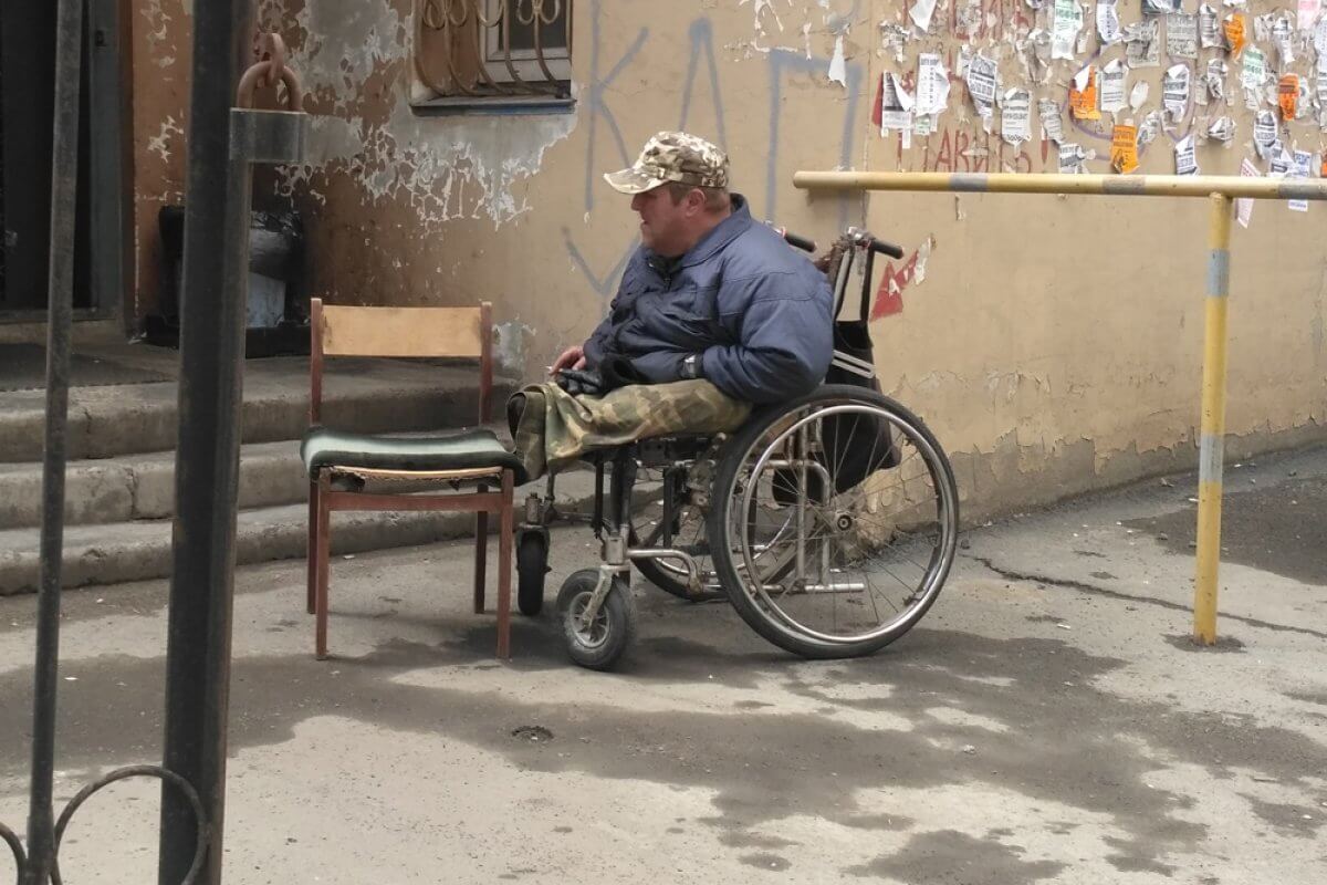Қарағандыда қол-аяғы жоқ мүгедекті 10 жыл бойы қайыр сұрауға мәжбүрлегендерге үкім шықты