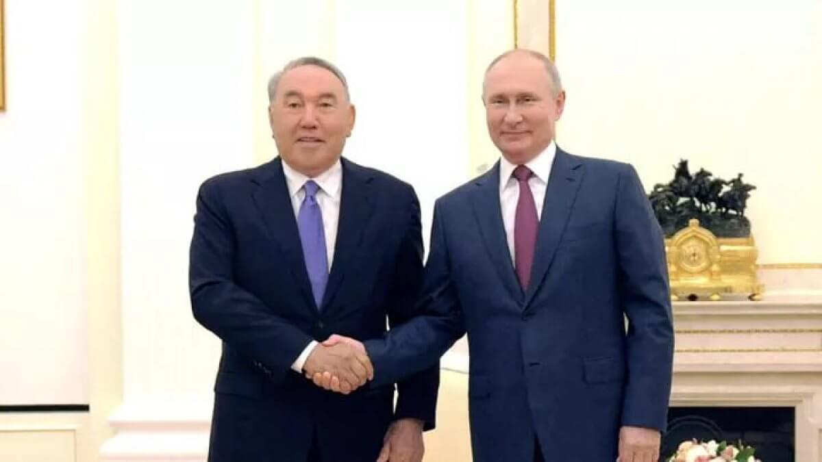 Назарбаев пен Путиннің Мәскеудегі кездесуі: Экс-президенттің баспасөз хатшысы түсініктеме берді