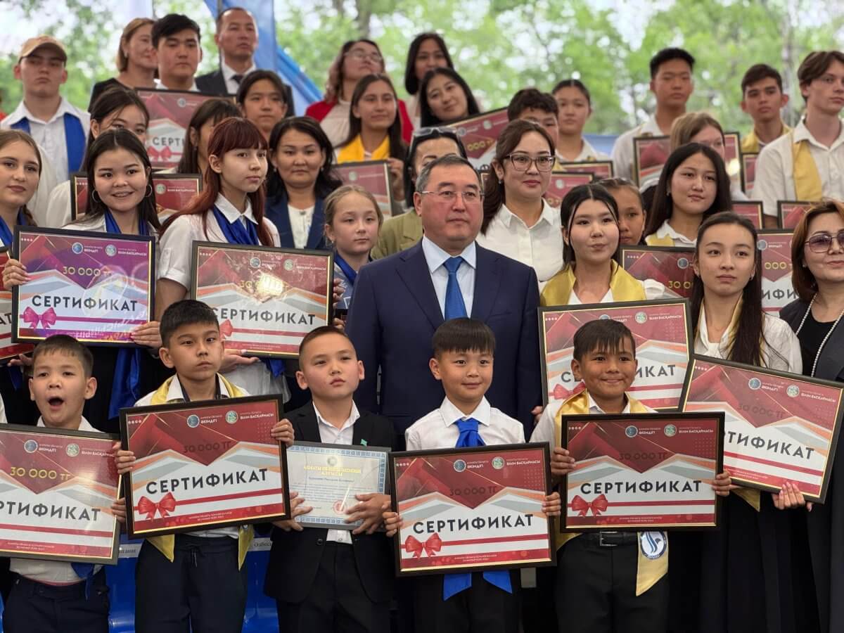 Дарындыларды дәріптеген күн: облыс әкімі Марат Сұлтанғазиев үздік оқушылармен кездесті