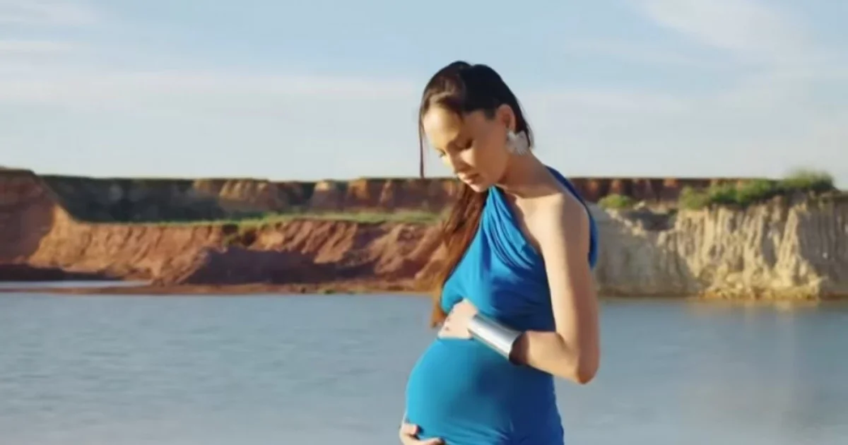 Қайрат Нұртастан бөлек тұратын Жұлдыз Әбдукәрімова бесінші баласына аяғы ауыр екенін көрсетті