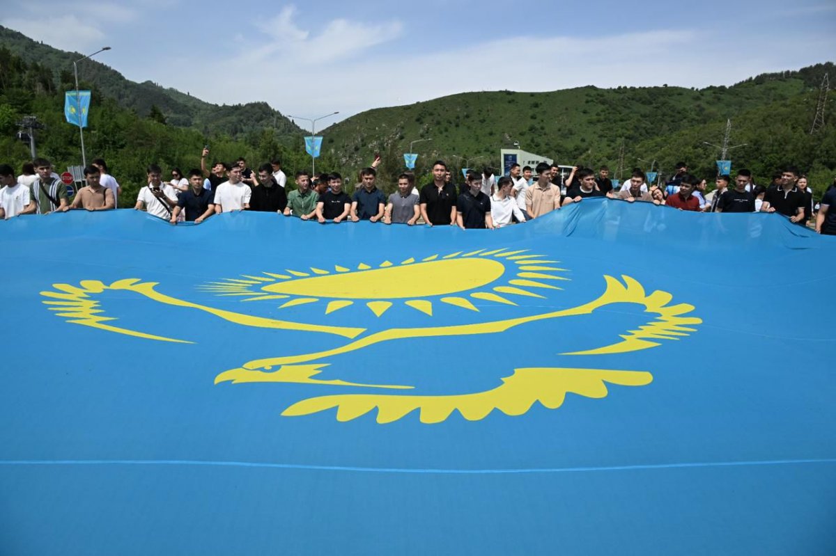 Рәміздер күні: Алматыда мемлекеттік Туды көтеру рәсімі өтті