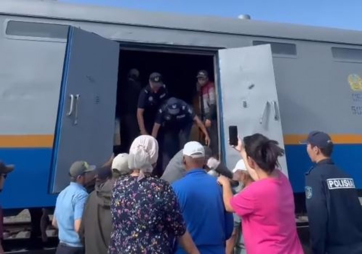 Шалқардағы жүк дауы: халық наразы, ҚТЖ түсініктеме берді