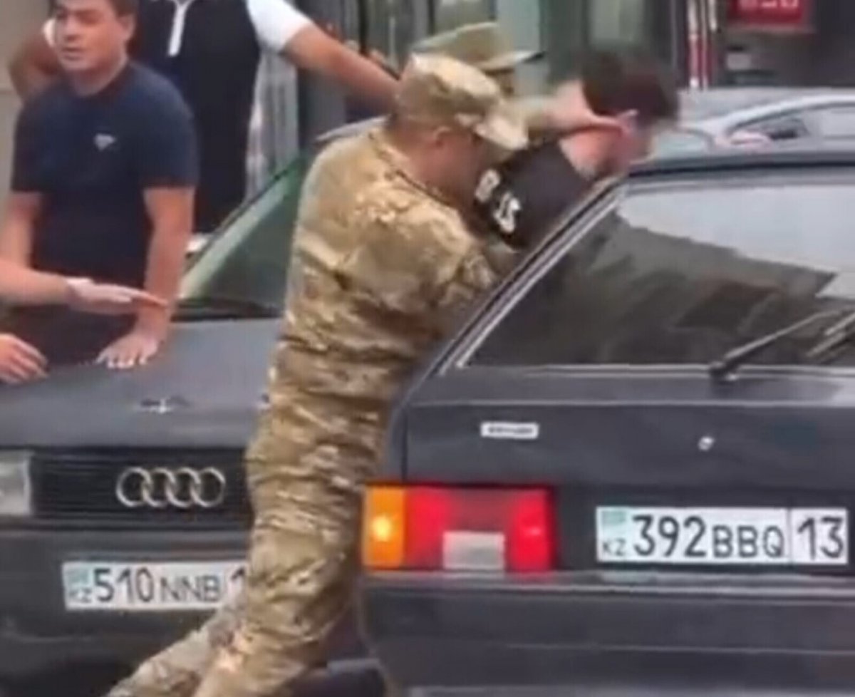 «Көшеден тиеп әкету болмайды». Қазақстанда әскерге шақыру тәртібі өзгереді