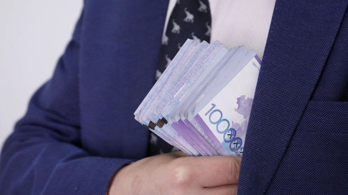 Астанадағы халықаралық мектеп директоры мен бугхалтері 900 миллион теңге жымқырған
