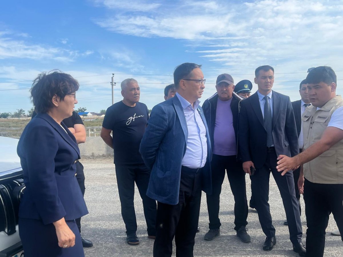 Мәжіліс депутаты Атырау облысында жол қауіпсіздігі мәселесін көтерді