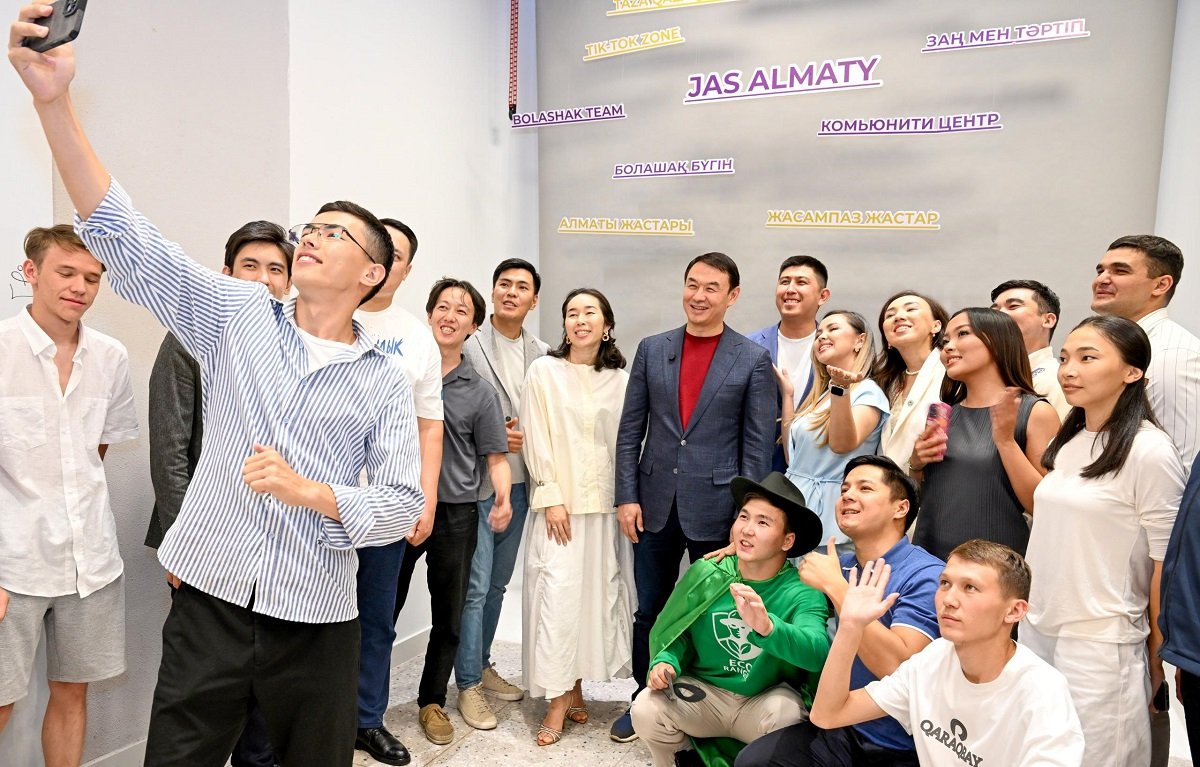 Алматы әкімі Дархан Сатыбалды жастармен кездесті