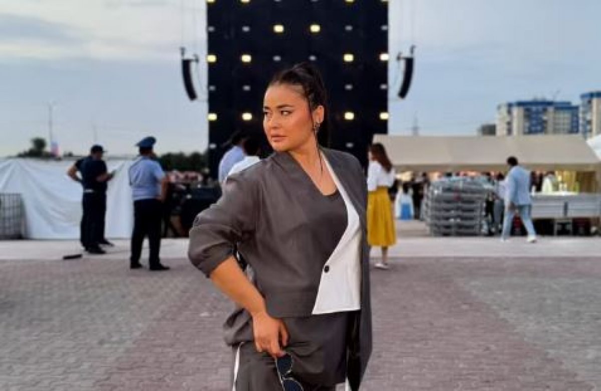 «100 әні бардай»: Мөлдір Мұқанова ән айтамын деп сынға қалды