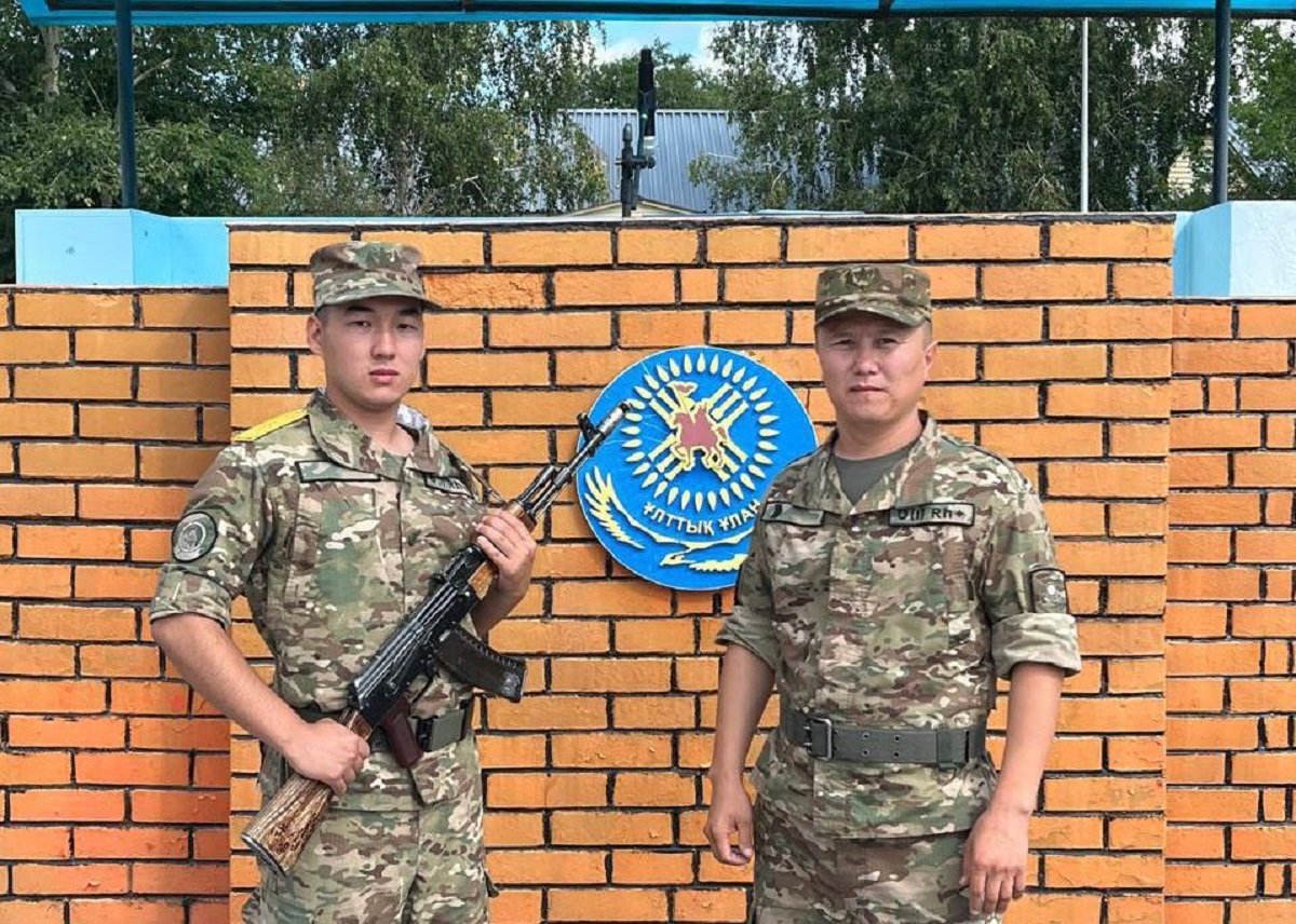 «Болашағыма балта шапты»: көшеден ұстап әкеткен Назарбаев Университетінің студенті әскери бөлімнен сұхбат берді