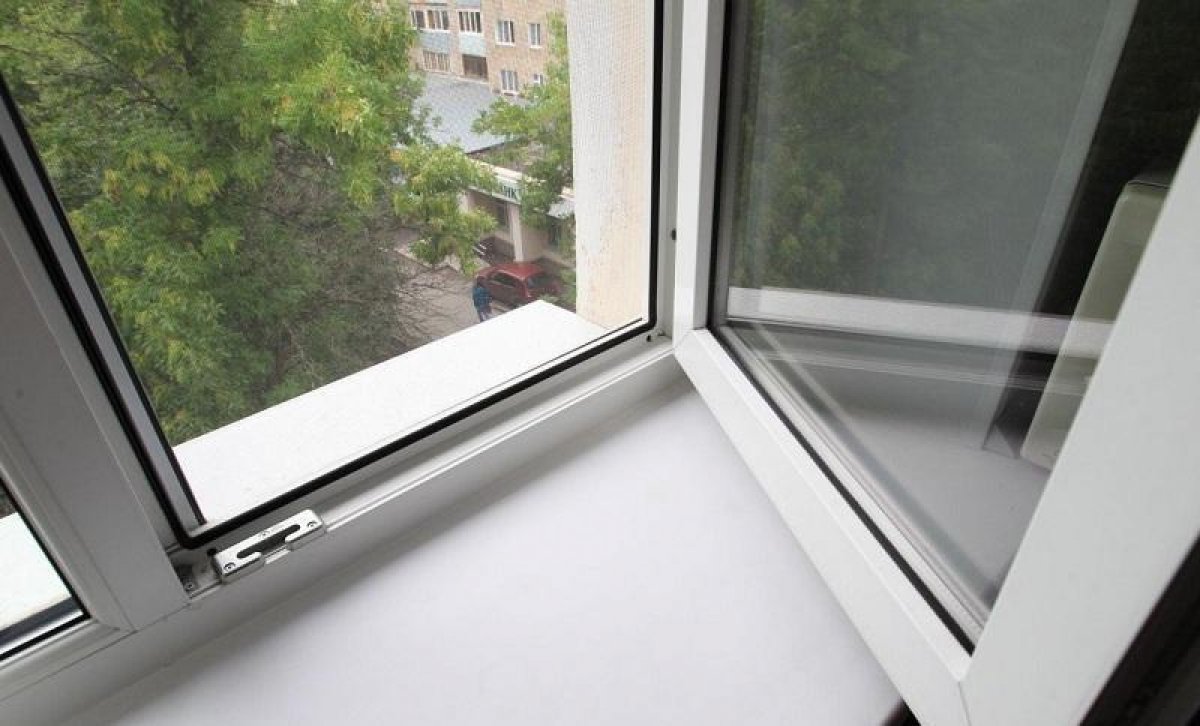 Павлодарда әйел бесінші қабаттан екі баласын лақтырып, өзі де секіріп кеткен