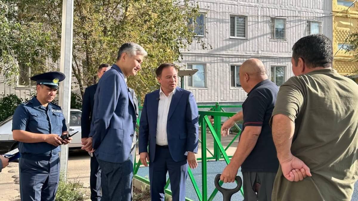 Ұлытау облысы әкімі Жезқазған қаласында аулалардағы ойын алаңдарының жай-күйін бағалады