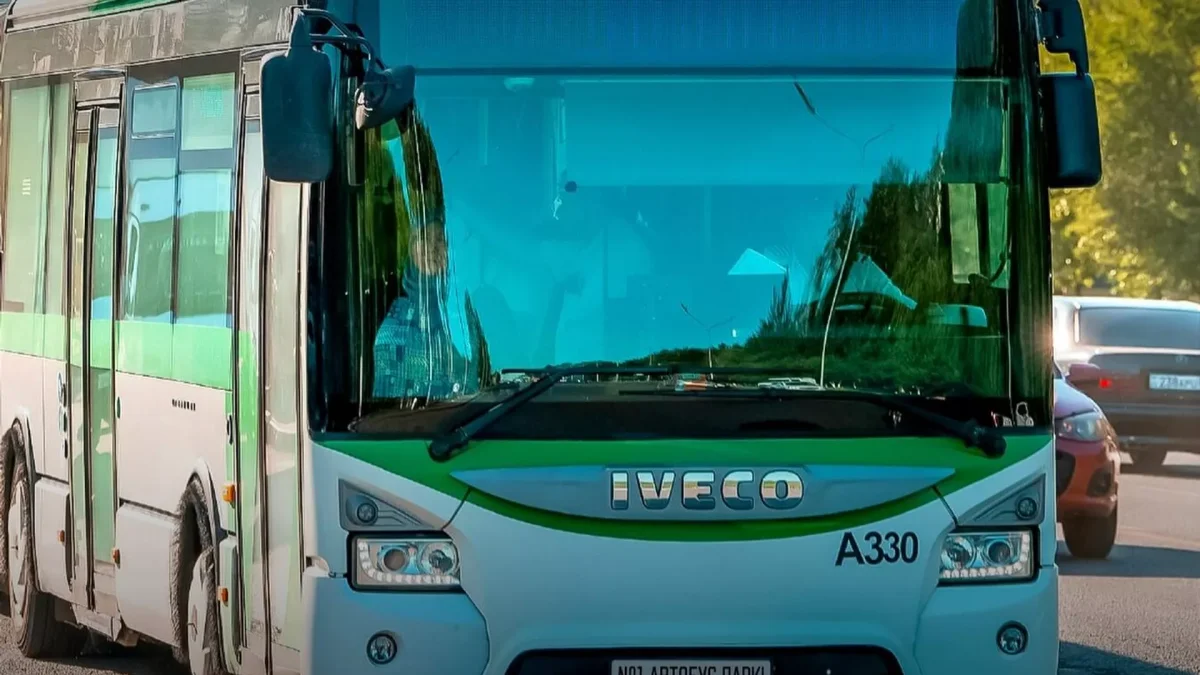 Астанада 8 жастағы қыз екі аяғынан айырылса да автобус жүргізушісіне рақымшылық жасалды
