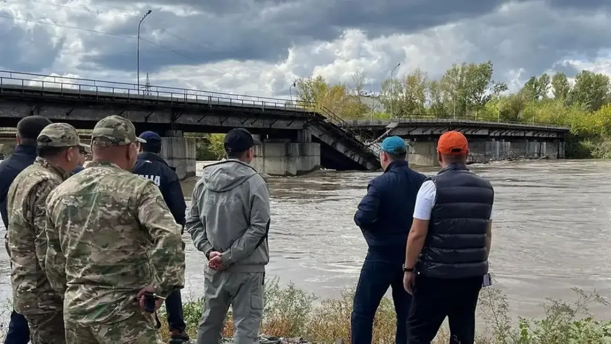 Өскеменде былтыр 600 миллион теңгеге жөнделген көпір опырылып түсті
