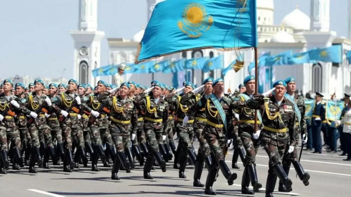 Қазақстан әскеріне сенім бар, бірақ қоғамды әлімжеттік пен жемқорлық алаңдатады – сауалнама