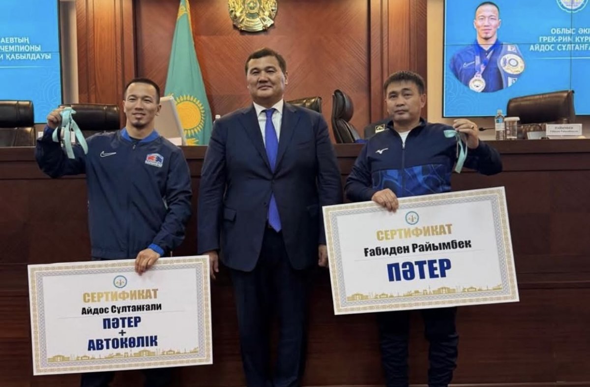 Нұрлыбек Нәлібаев әлем чемпионына пәтер және көлік кілтін табыстады