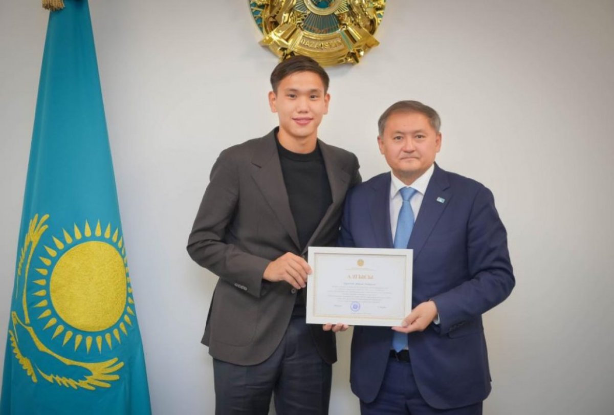 Қақпашы Шерхан Қалмырзаға білім гранты берілді