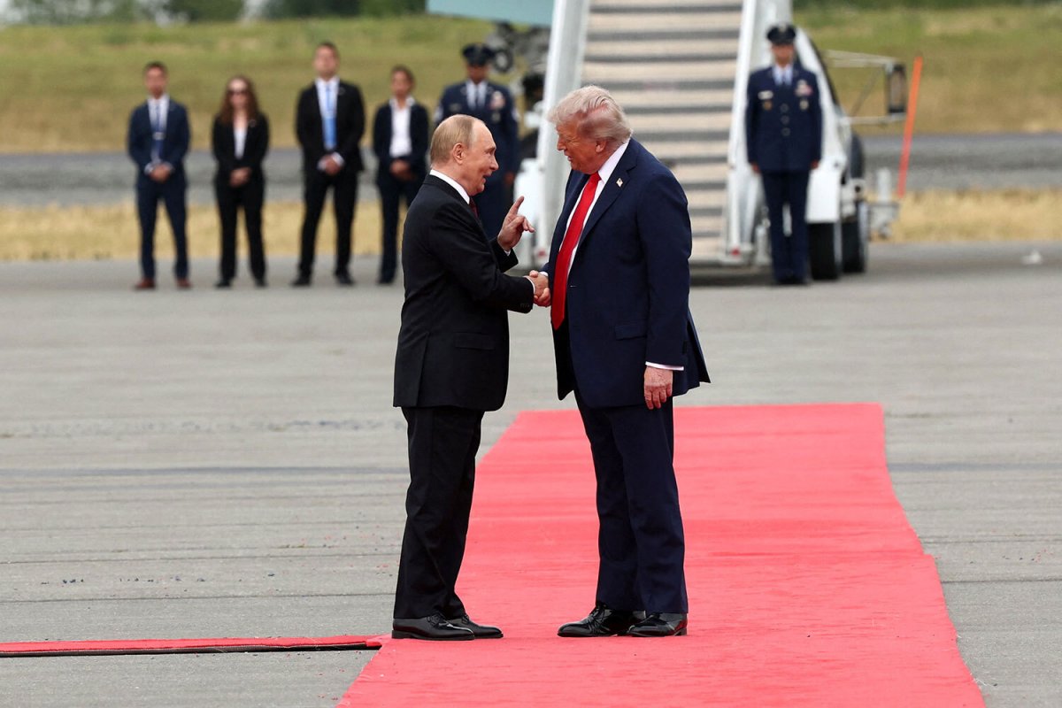 Трамп пен Путин Будапештте кездеседі