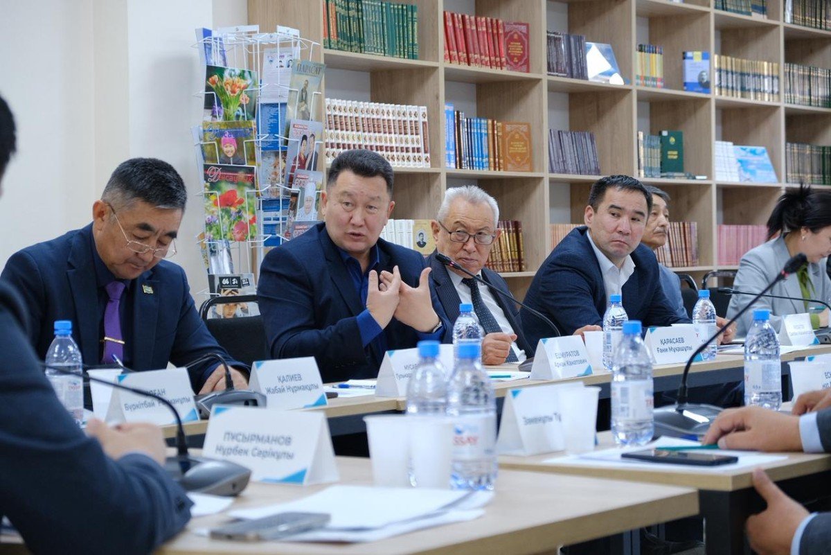 Тарихшылар қоғамдағы бейресми пікірлердің көбеюіне алаңдаулы