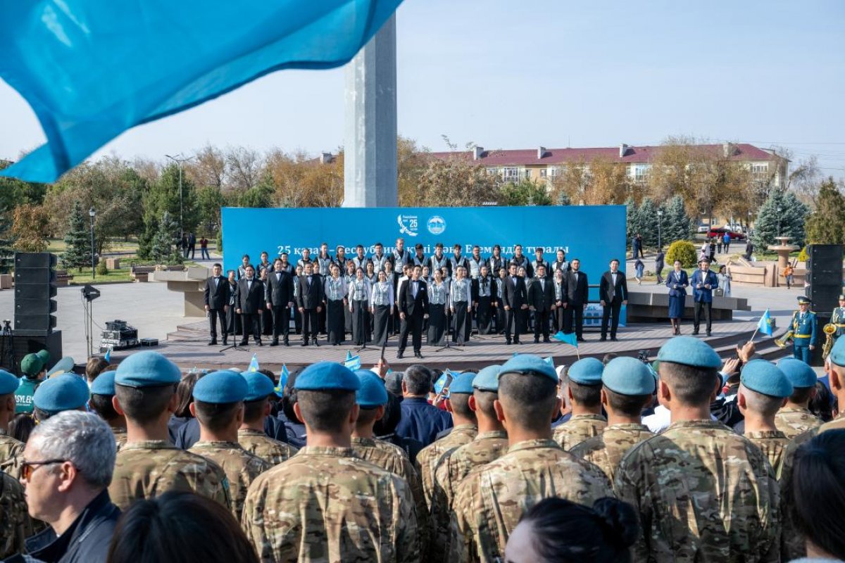 Жетісуда Республика күніне орай Мемлекеттік Ту көтерілді