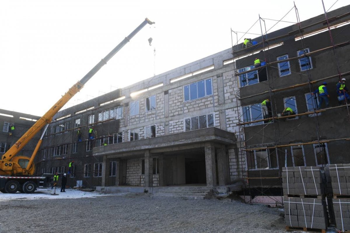 Алматыда мектеп құрылысында заңбұзушылыққа жол берген компания лицензиясынан айырылды