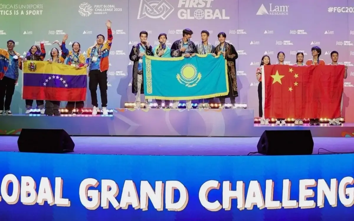 Қазақстандық оқушылар Панамада робототехникадан төртінші рет қатарынан әлем чемпионы атанды