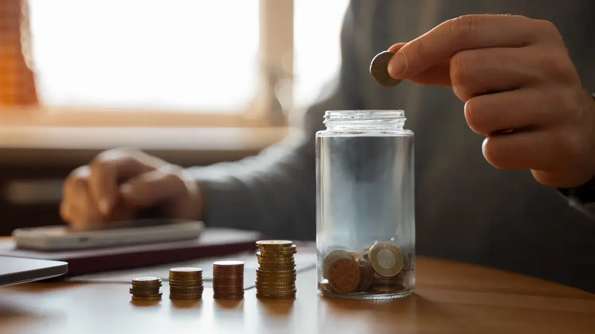 Халық бизнеске қарағанда көбірек ақша жинай бастады