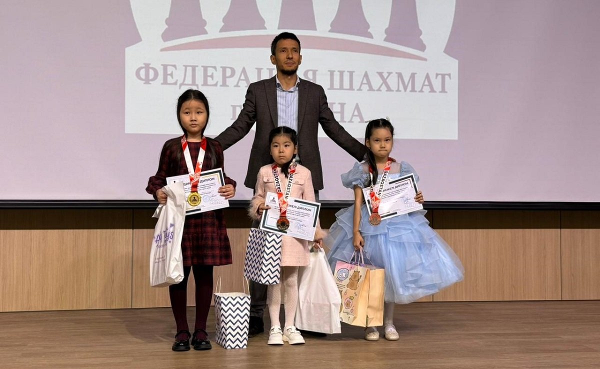 Елордада классикалық шахматтан балалар чемпионатының жеңімпаздары марапатталды