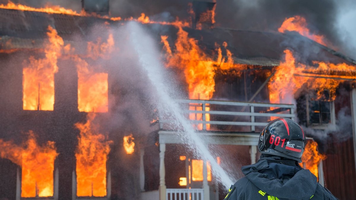 Алғабастағы өрт: аман қалған үш адам жансақтау бөлімінде жатыр