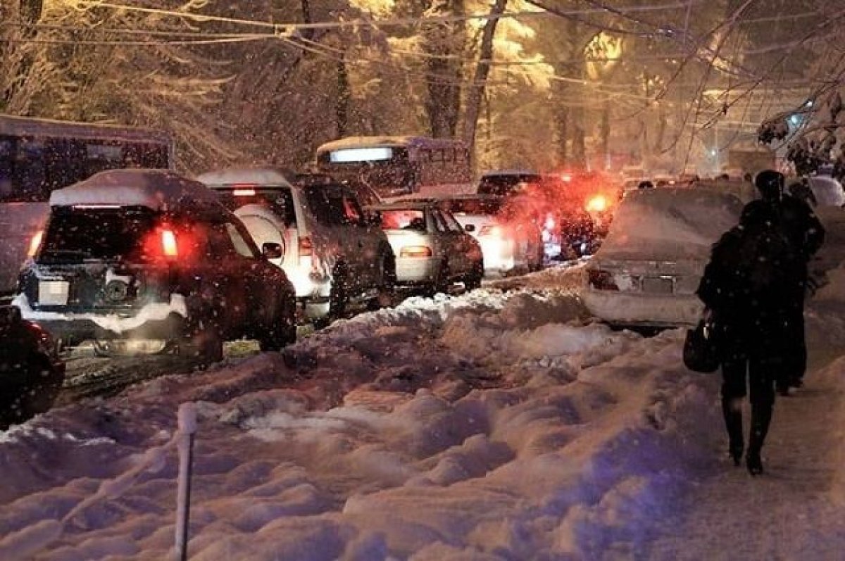 Алматыда қар түскеннен кейін бір түнде 58 жол апаты болды