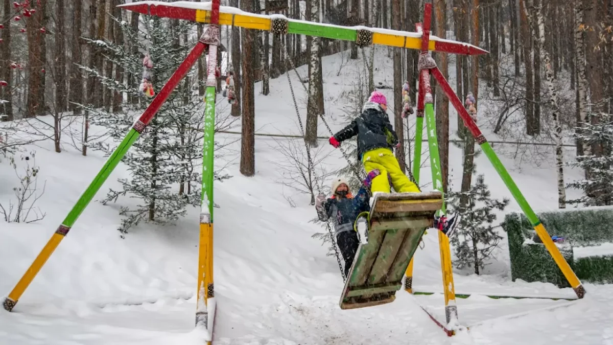 «Тілі әткеншекке жабысып қалған»: Павлодарда жеті жастағы бала өзін оқушылар ұрып кеткенін айтып, ойдан оқиға құраған